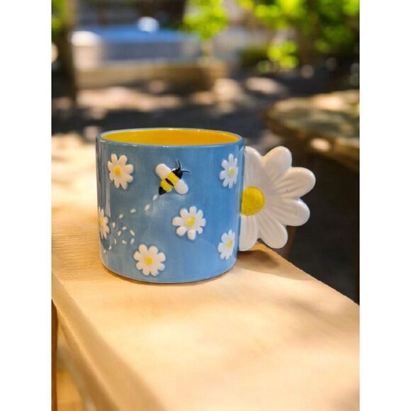New Bee Daisy Flower Mug Blue Yellow Ceramic Cup 3D Handle Springe Coffee Tea - Picture 1 of 2